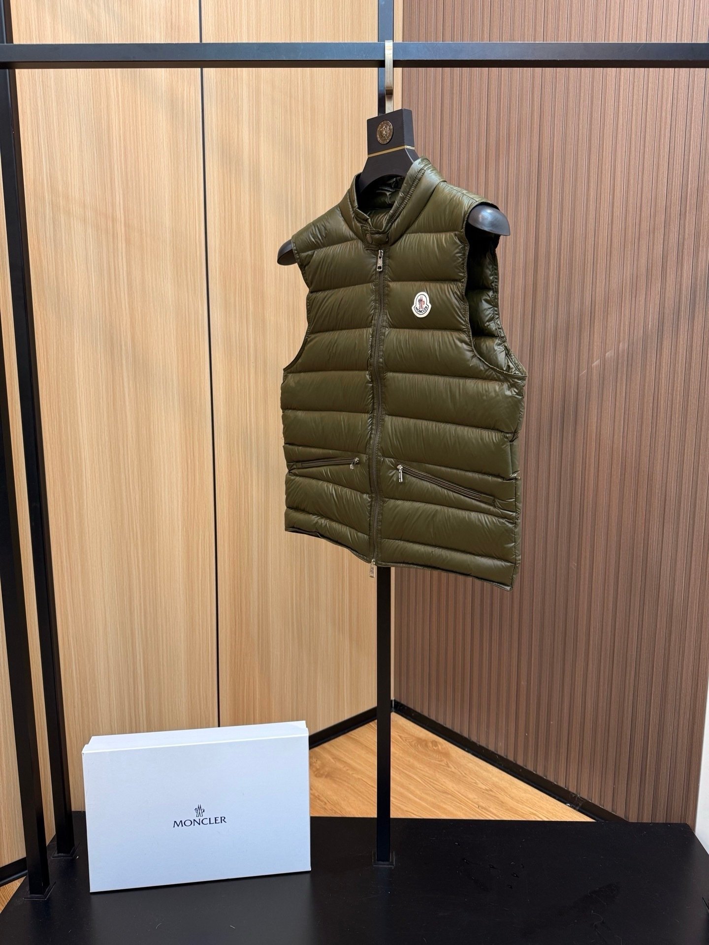 Moncler Lechtal Down Bodywarmer Olive Green - Afbeelding 3