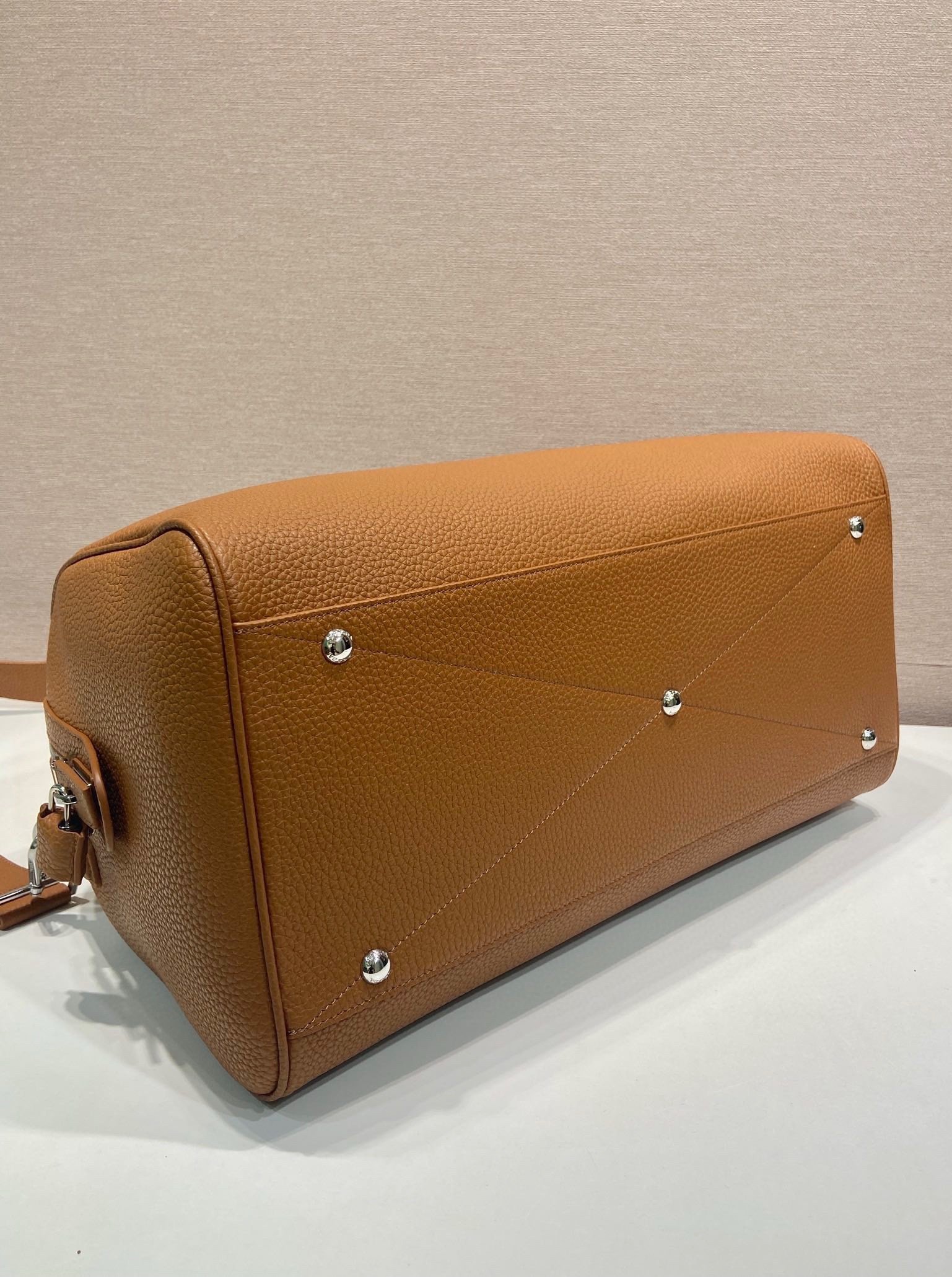 Prada Cognac Leather Duffel Bag - Afbeelding 4