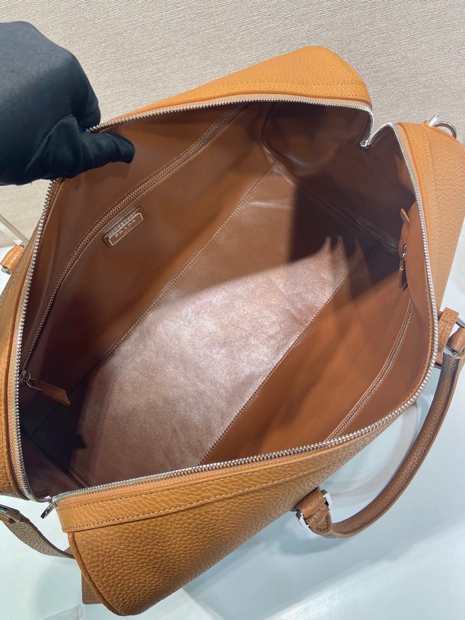 Prada Cognac Leather Duffel Bag - Afbeelding 5