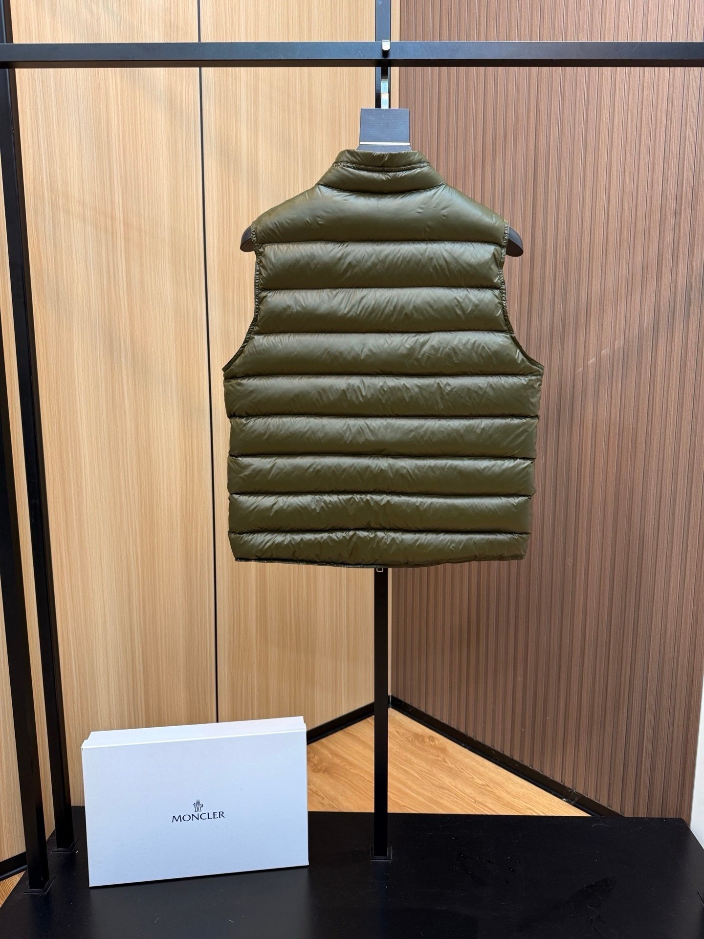 Moncler Lechtal Down Bodywarmer Olive Green - Afbeelding 5