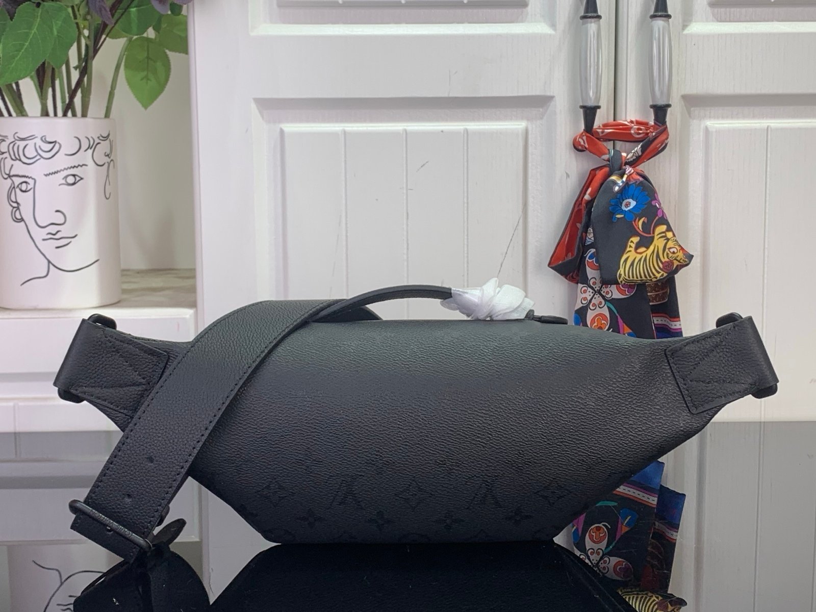 Louis Vuitton Rush Bumbag G72 Black - Afbeelding 4