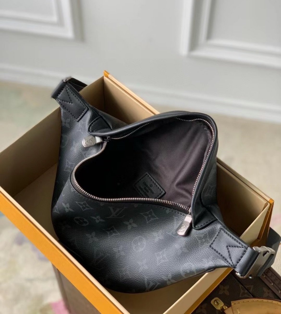 Louis Vuitton Bumbag PM Monogram Eclipse - Afbeelding 6