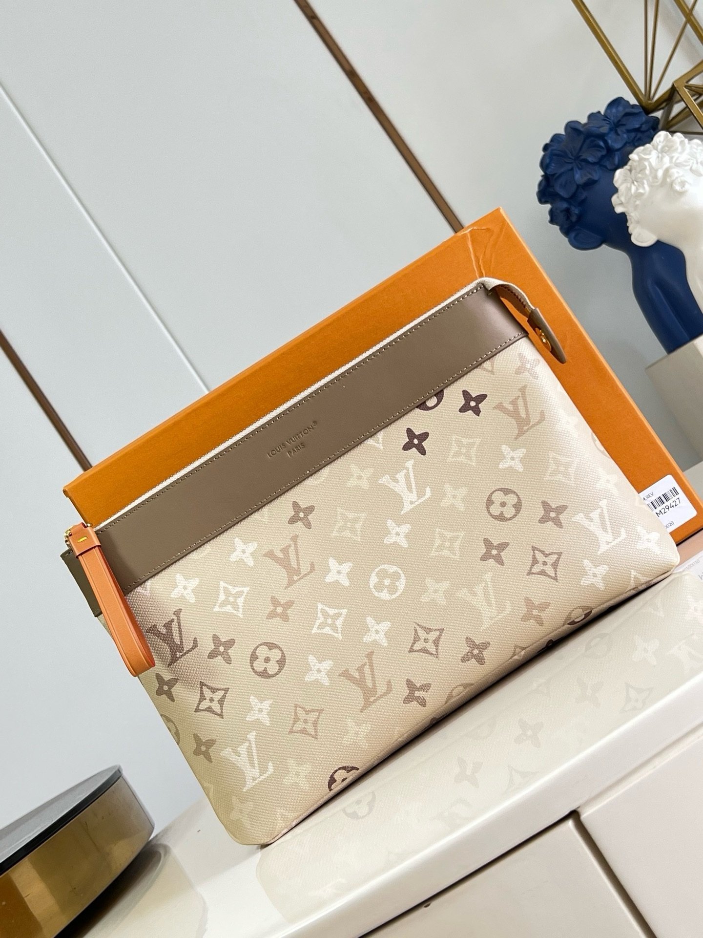 Louis Vuitton Pochette Voyage Souple Monogram Beige - Afbeelding 2