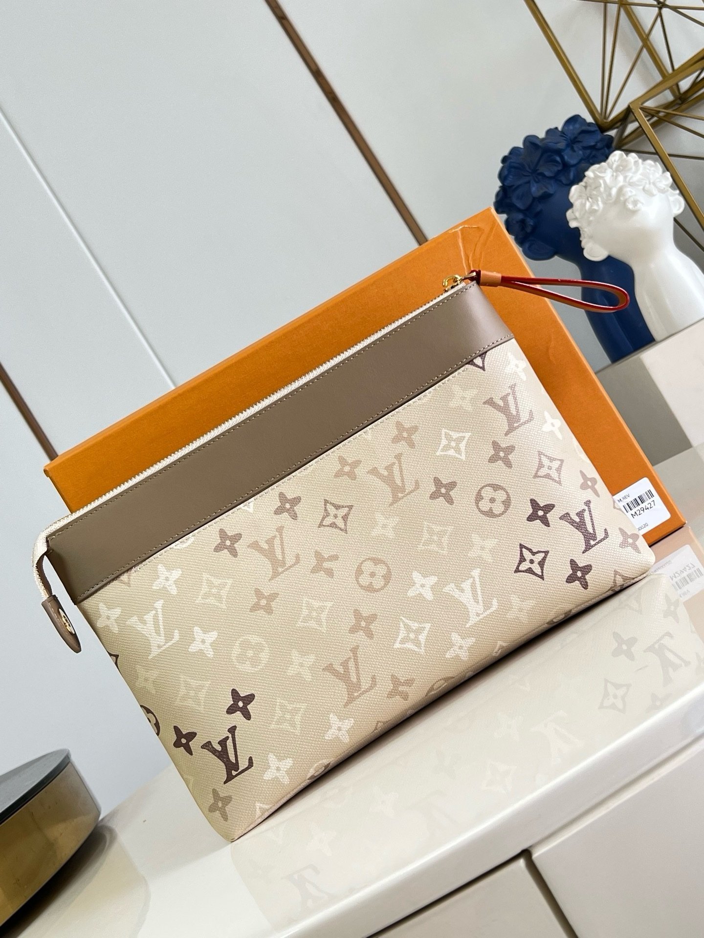 Louis Vuitton Pochette Voyage Souple Monogram Beige - Afbeelding 6