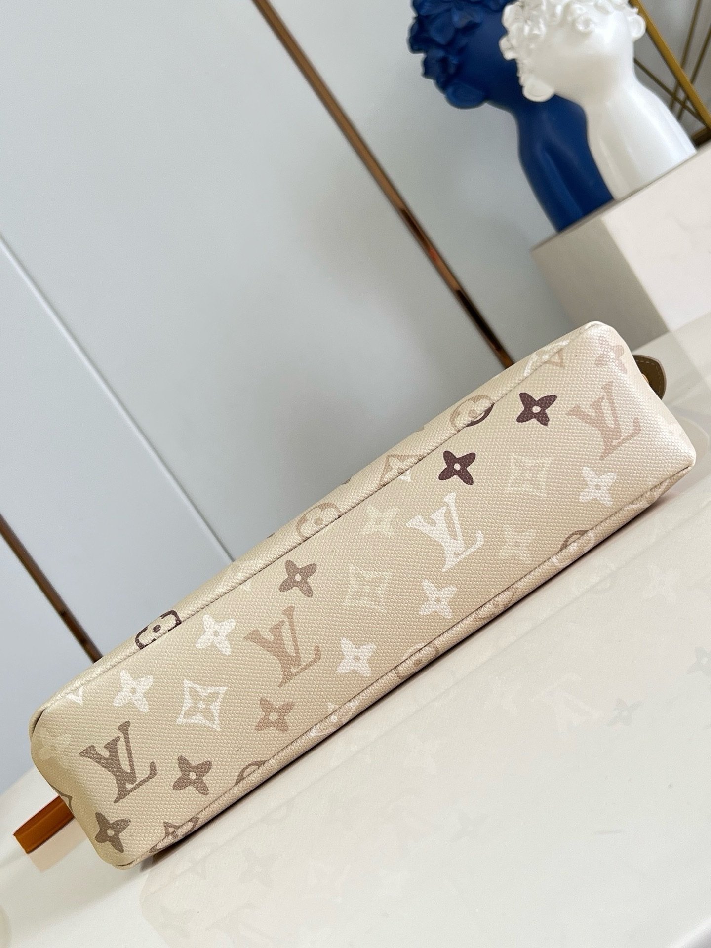 Louis Vuitton Pochette Voyage Souple Monogram Beige - Afbeelding 8