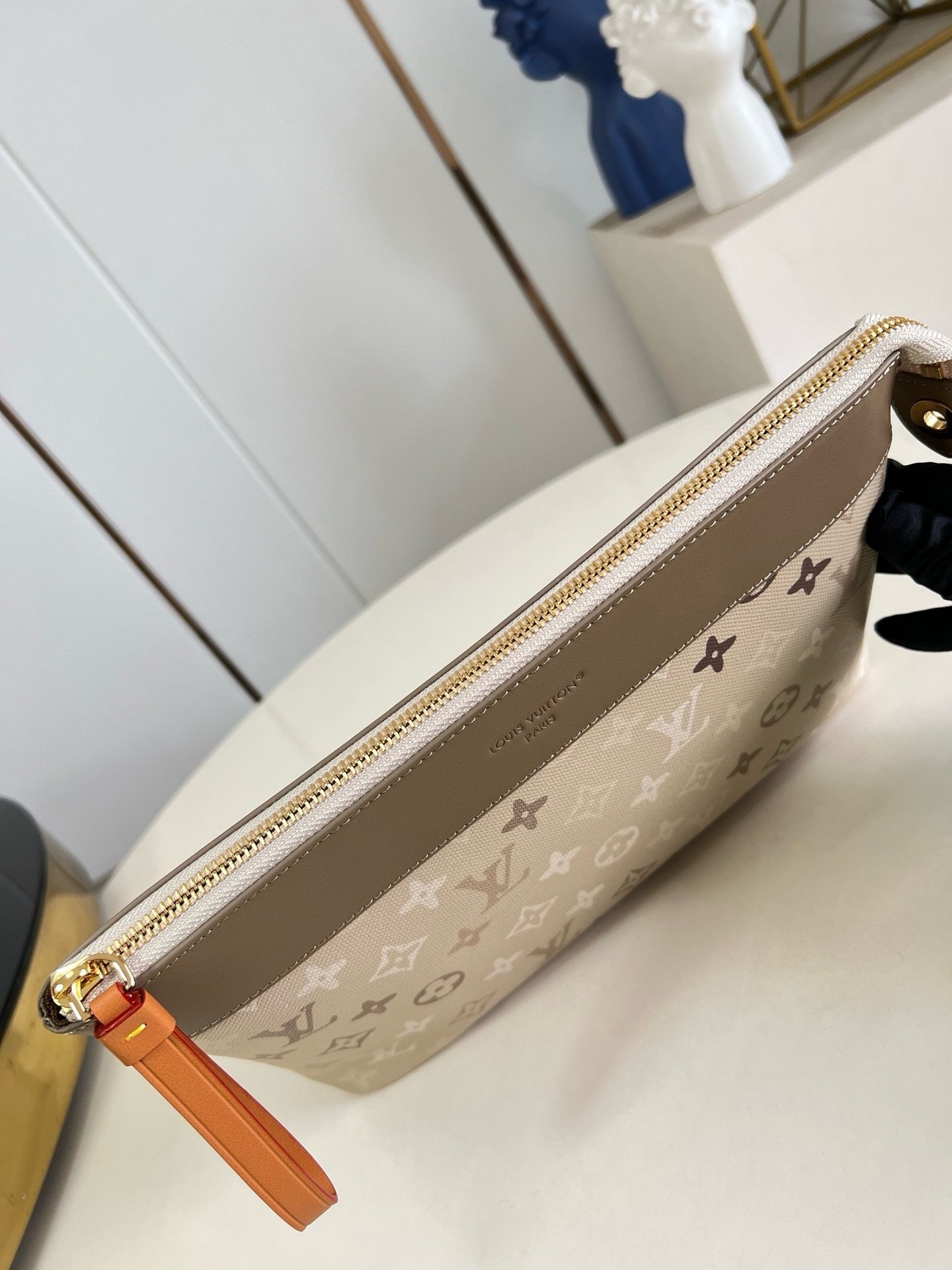 Louis Vuitton Pochette Voyage Souple Monogram Beige - Afbeelding 9