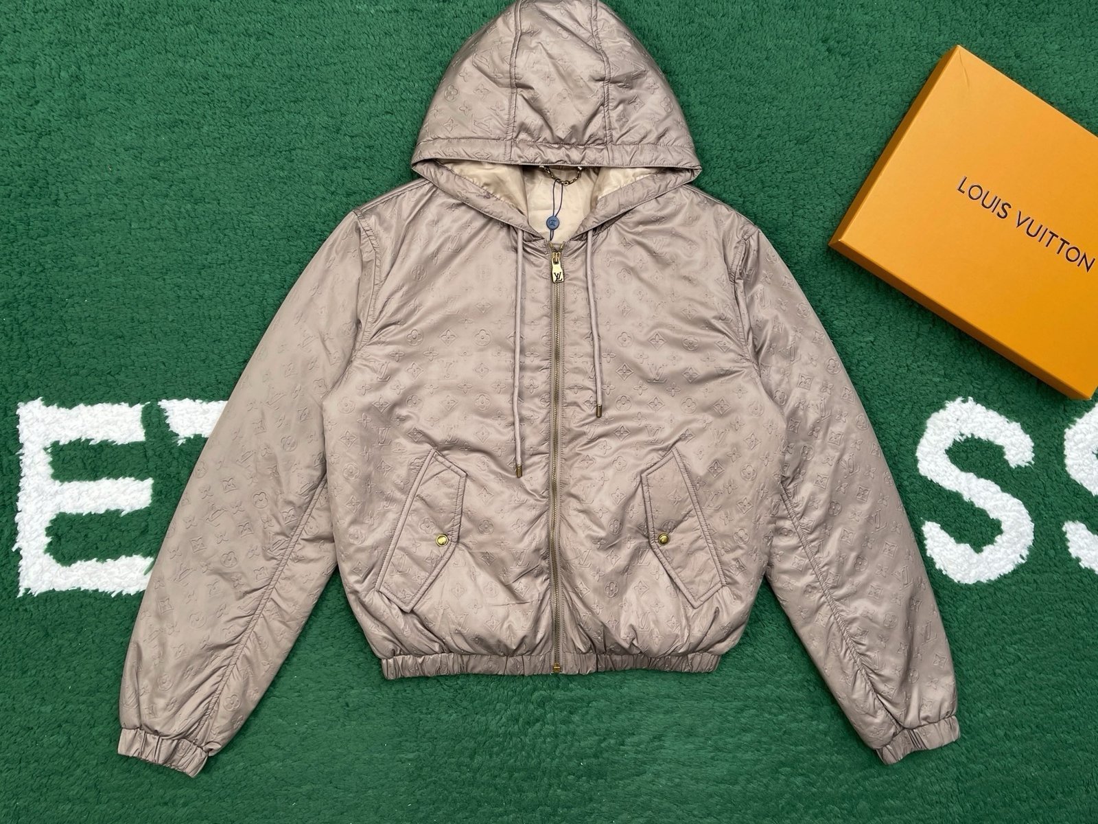 Louis Vuitton Monogram Padded Windbreaker In Beige - Afbeelding 2