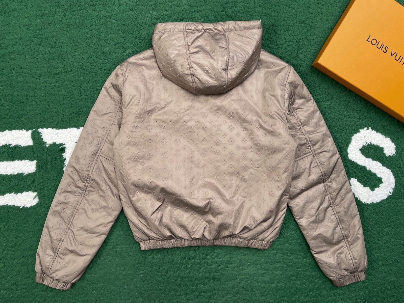 Louis Vuitton Monogram Padded Windbreaker In Beige - Afbeelding 3