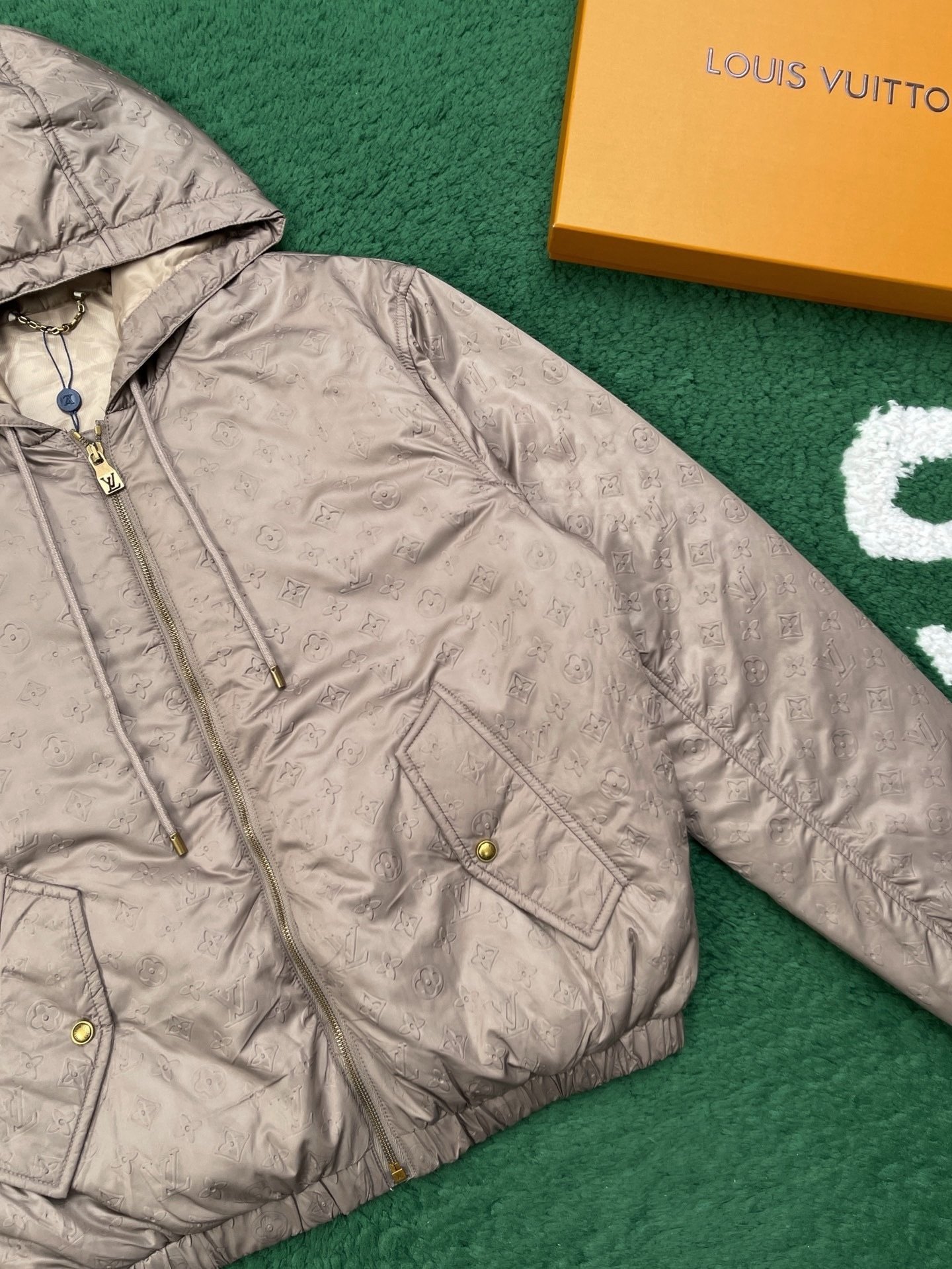 Louis Vuitton Monogram Padded Windbreaker In Beige - Afbeelding 4