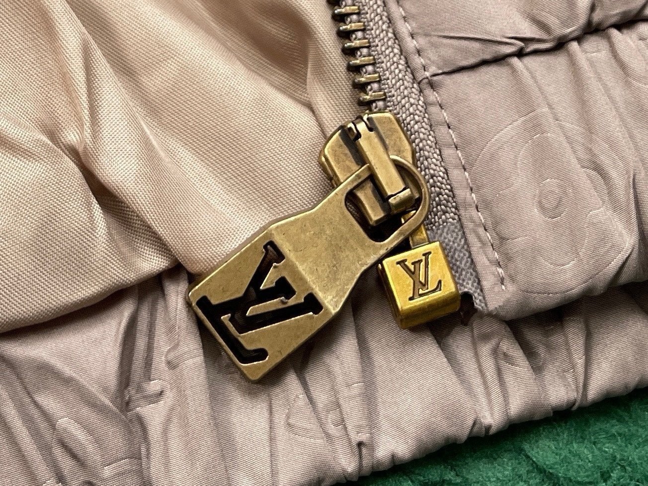 Louis Vuitton Monogram Padded Windbreaker In Beige - Afbeelding 5