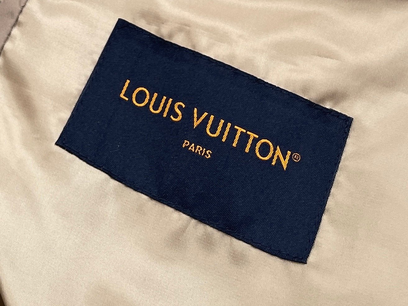 Louis Vuitton Monogram Padded Windbreaker In Beige - Afbeelding 11
