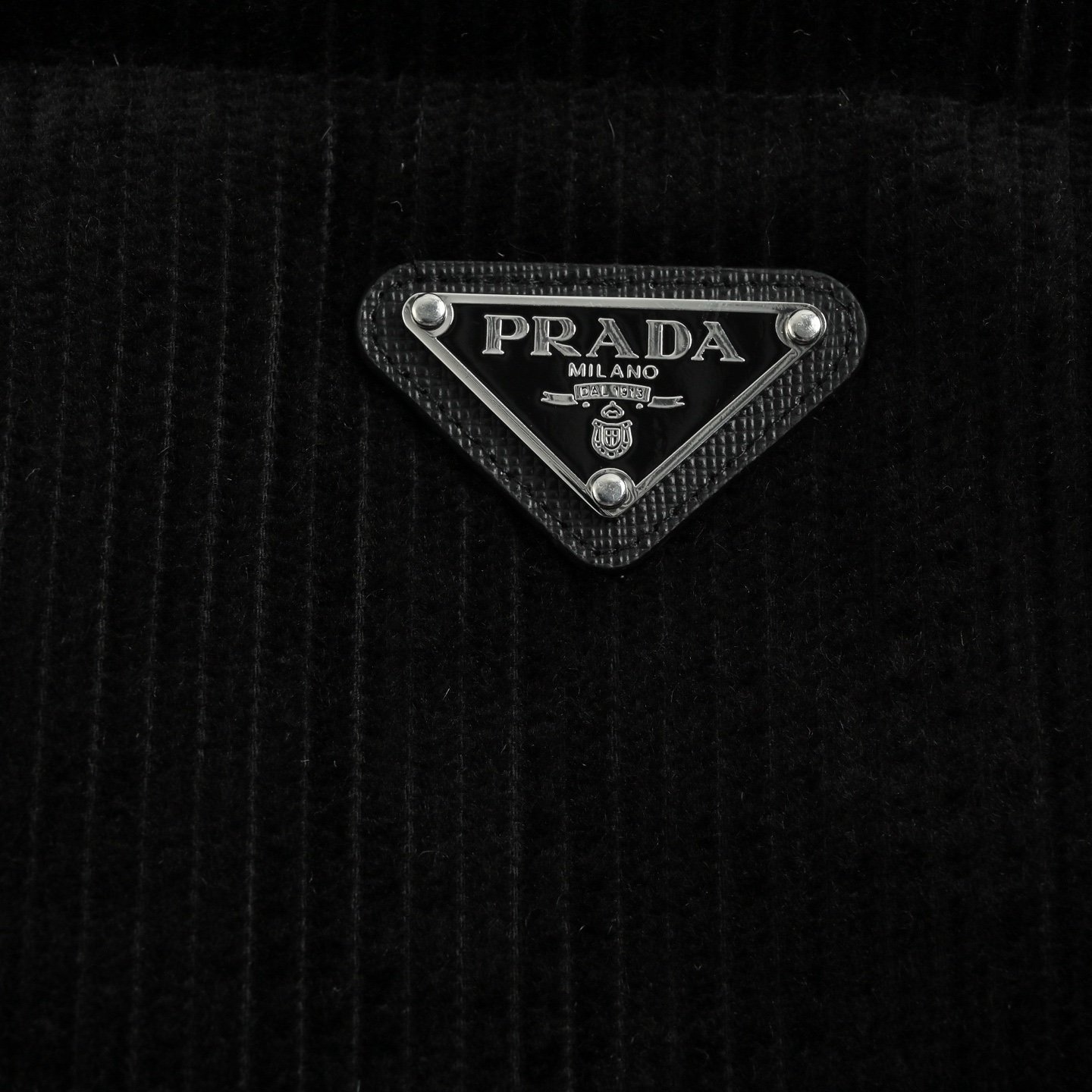 Prada Down-Filled Cotton Corduroy Bodywarmer In Black - Afbeelding 7