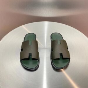 Alternative view of Hermes Izmir Olive Green
Epsom Calfskin Heather
