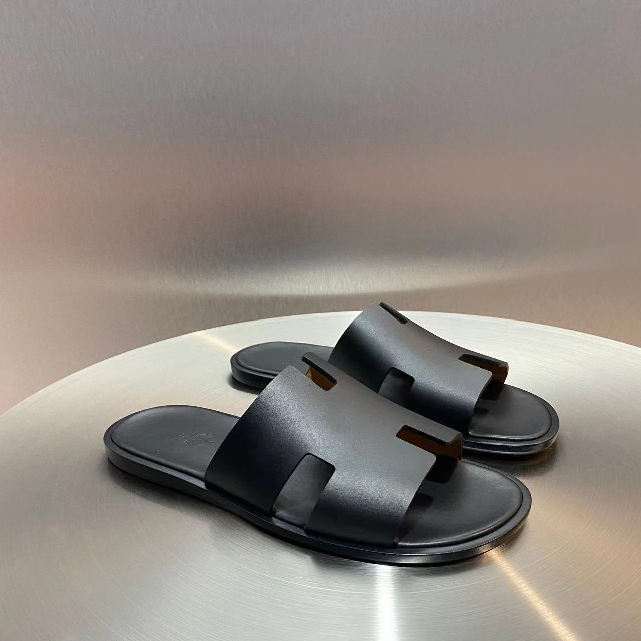 Hermes Izmir Black
Epsom Calfskin Heather - Afbeelding 2