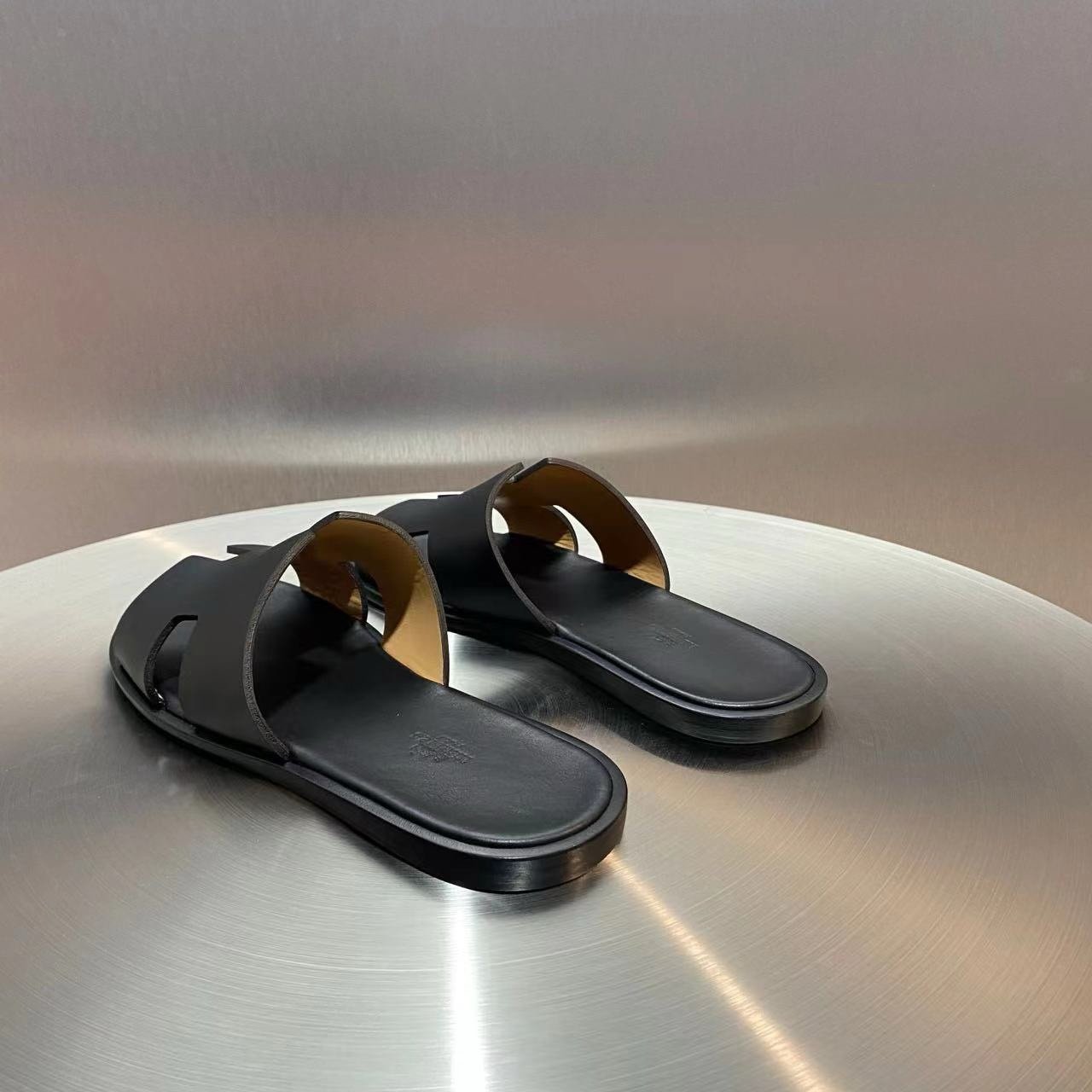 Hermes Izmir Black
Epsom Calfskin Heather - Afbeelding 4
