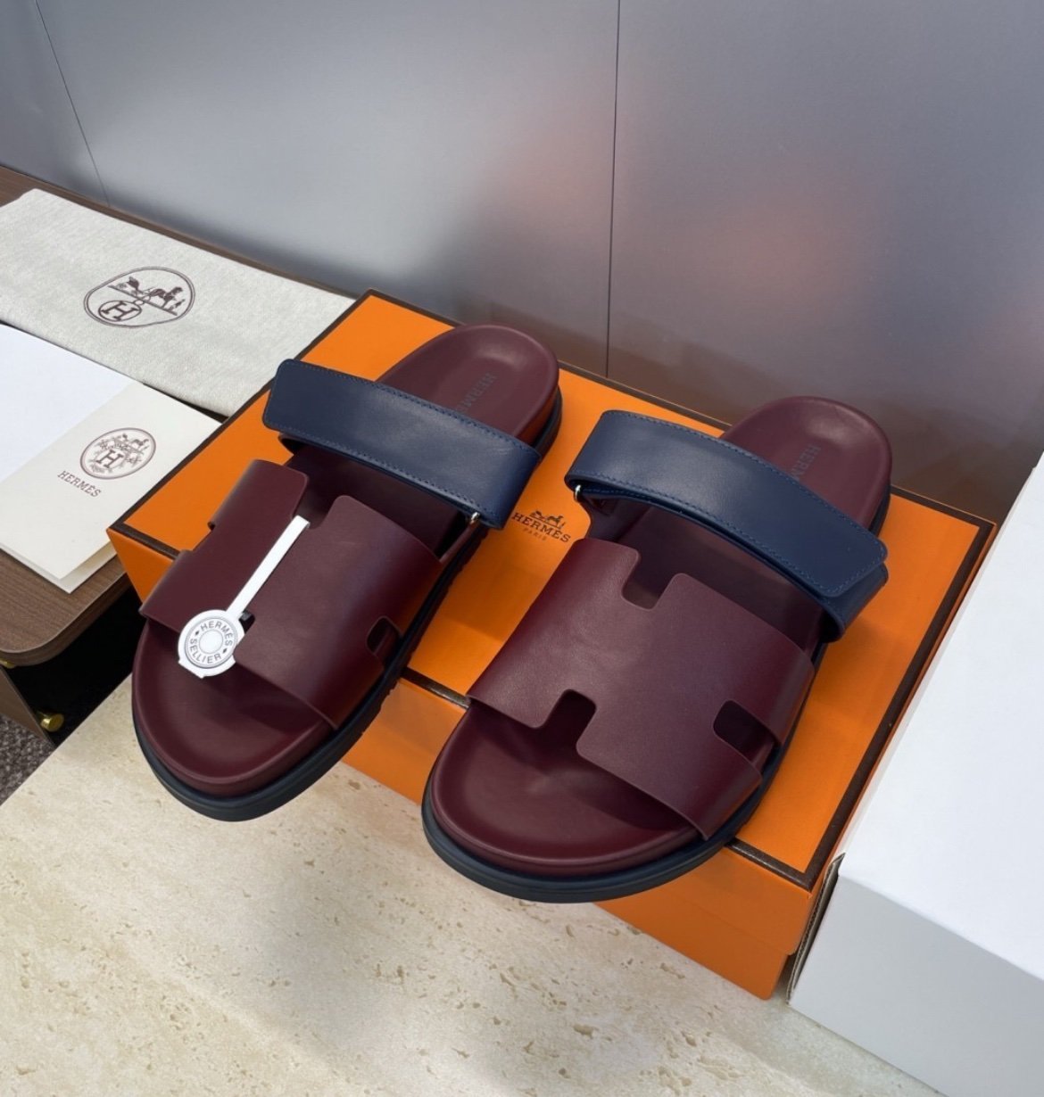 Hermes Paris Chypre Calfskin Burgundy Sandals - Afbeelding 4