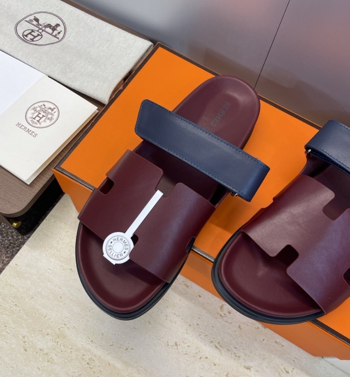 Hermes Paris Chypre Calfskin Burgundy Sandals - Afbeelding 5