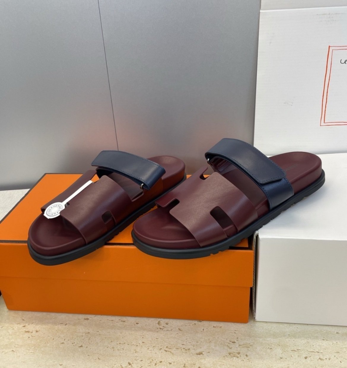 Hermes Paris Chypre Calfskin Burgundy Sandals - Afbeelding 6