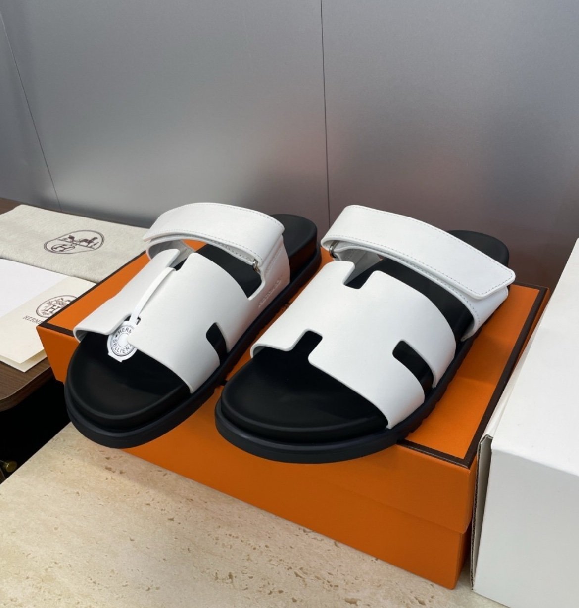 Hermes Paris Chypre Calfskin Leather White/Black - Afbeelding 4