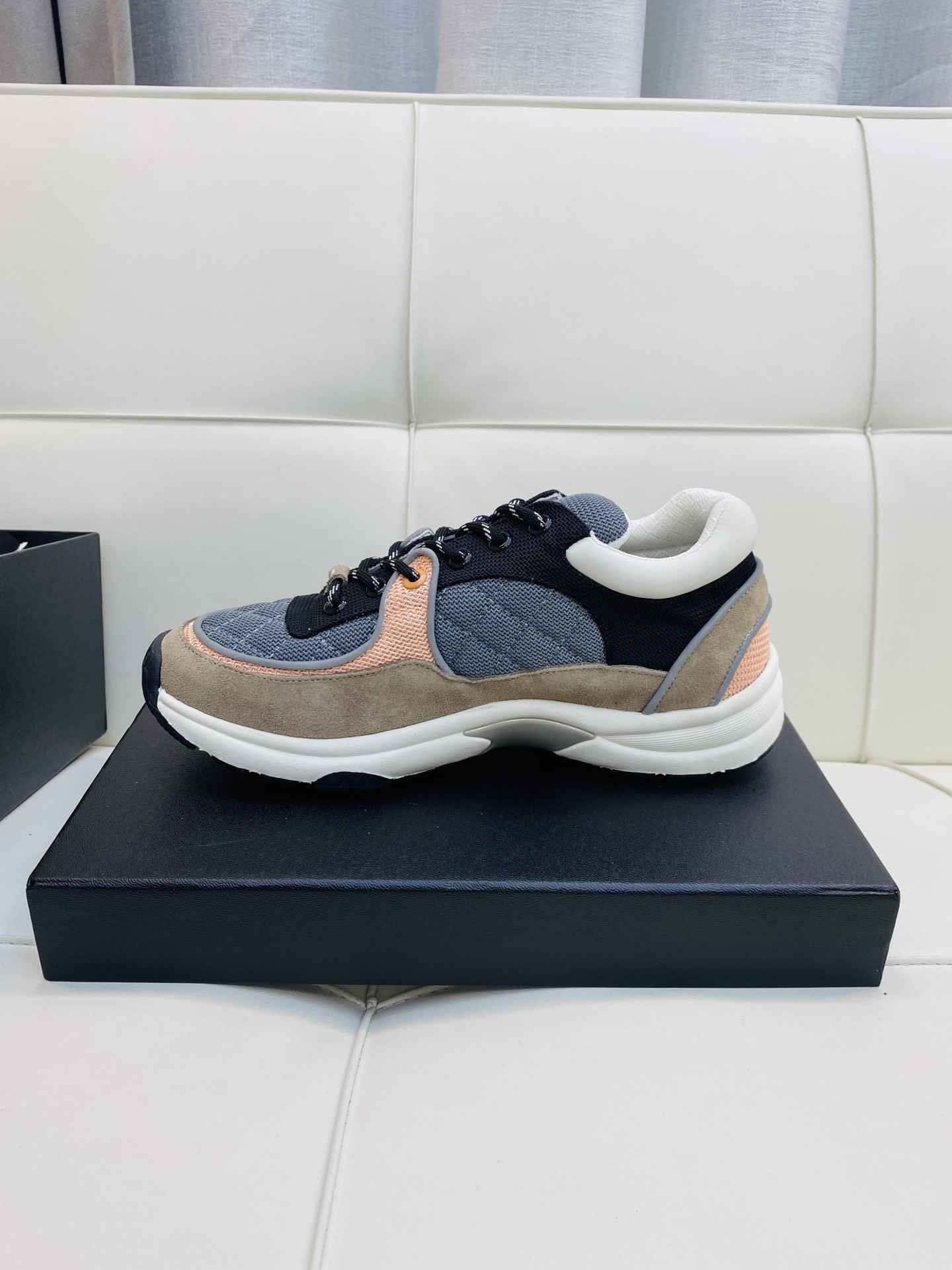 Chanel Low Top CC Trainer Grey Pink Suede - Afbeelding 3