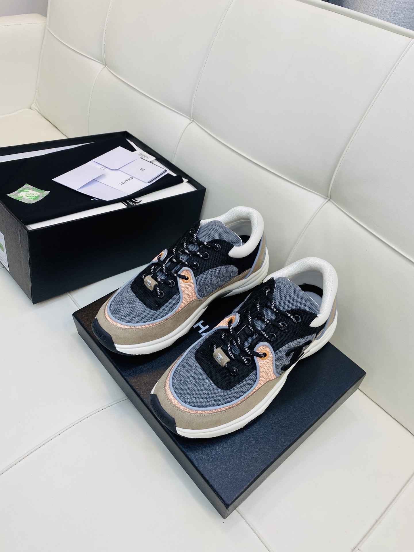 Chanel Low Top CC Trainer Grey Pink Suede - Afbeelding 5