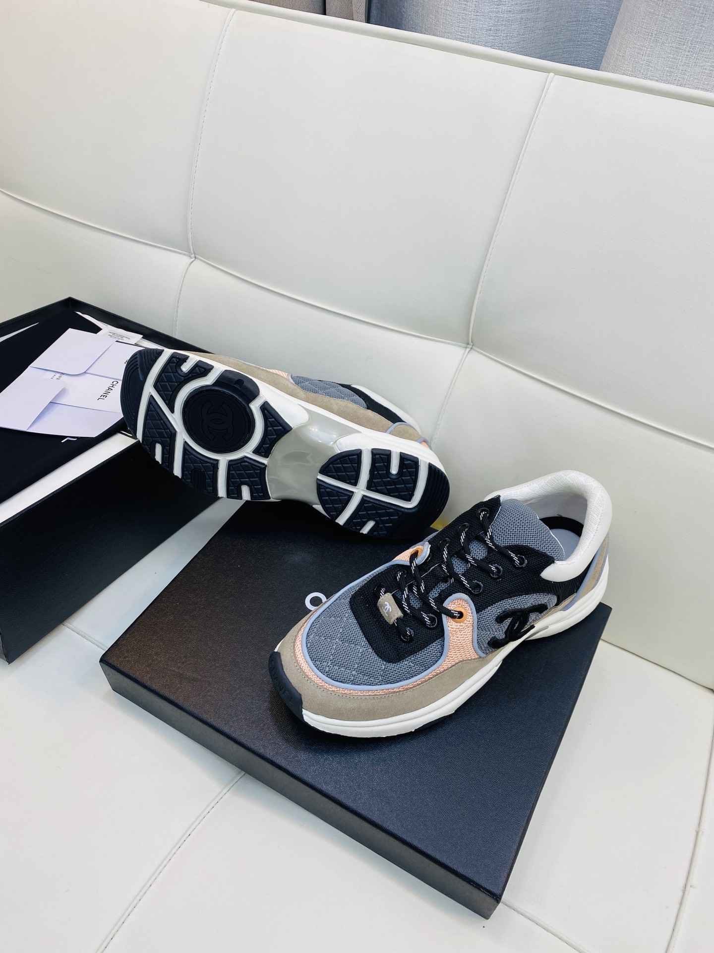 Chanel Low Top CC Trainer Grey Pink Suede - Afbeelding 6