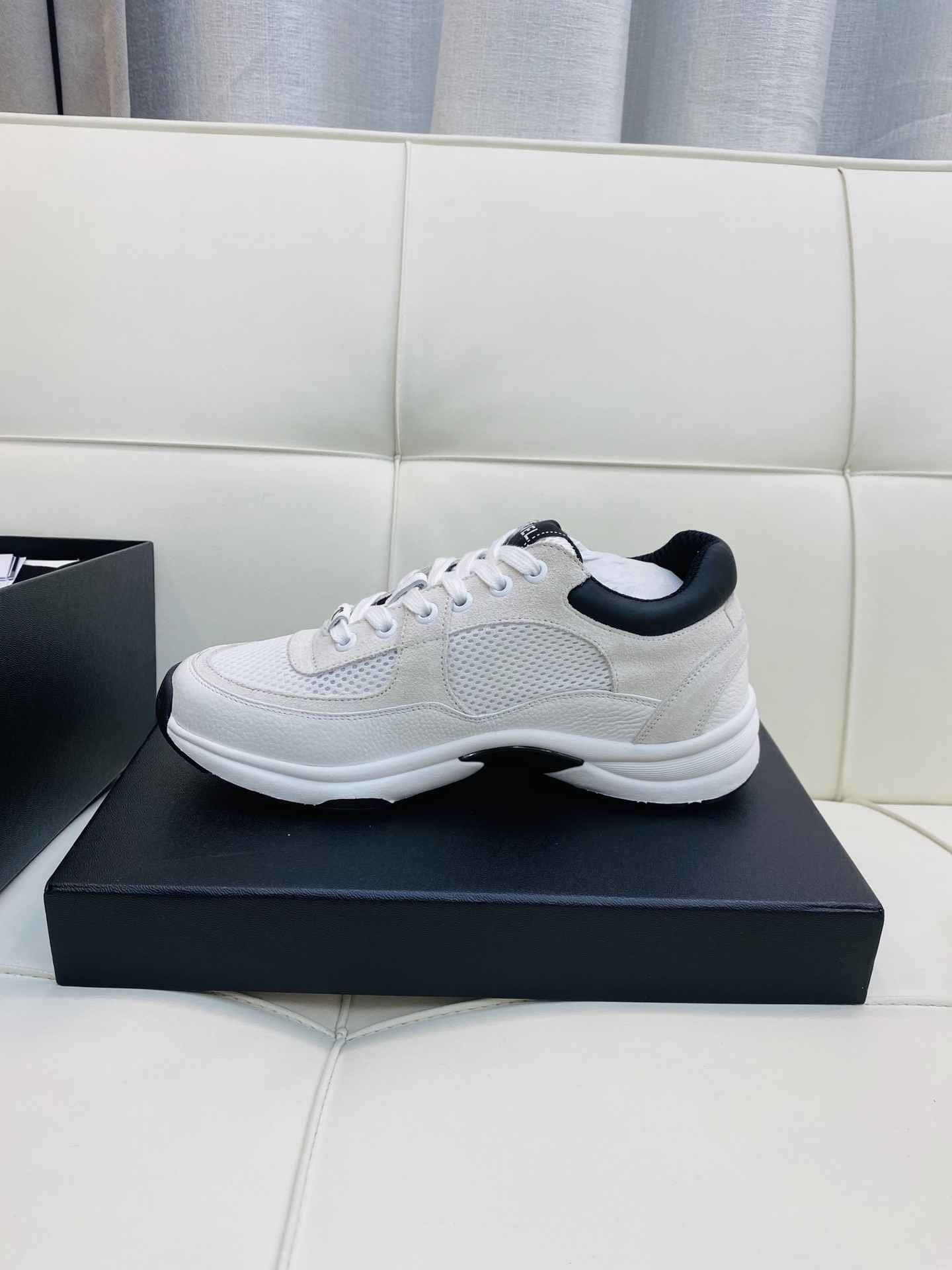 Chanel Low Top CC Trainer Black/White - Afbeelding 3