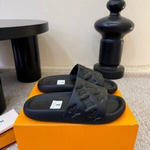 Alternative view of Louis Vuitton Waterfront Mule Bubble Monogram Black Slides