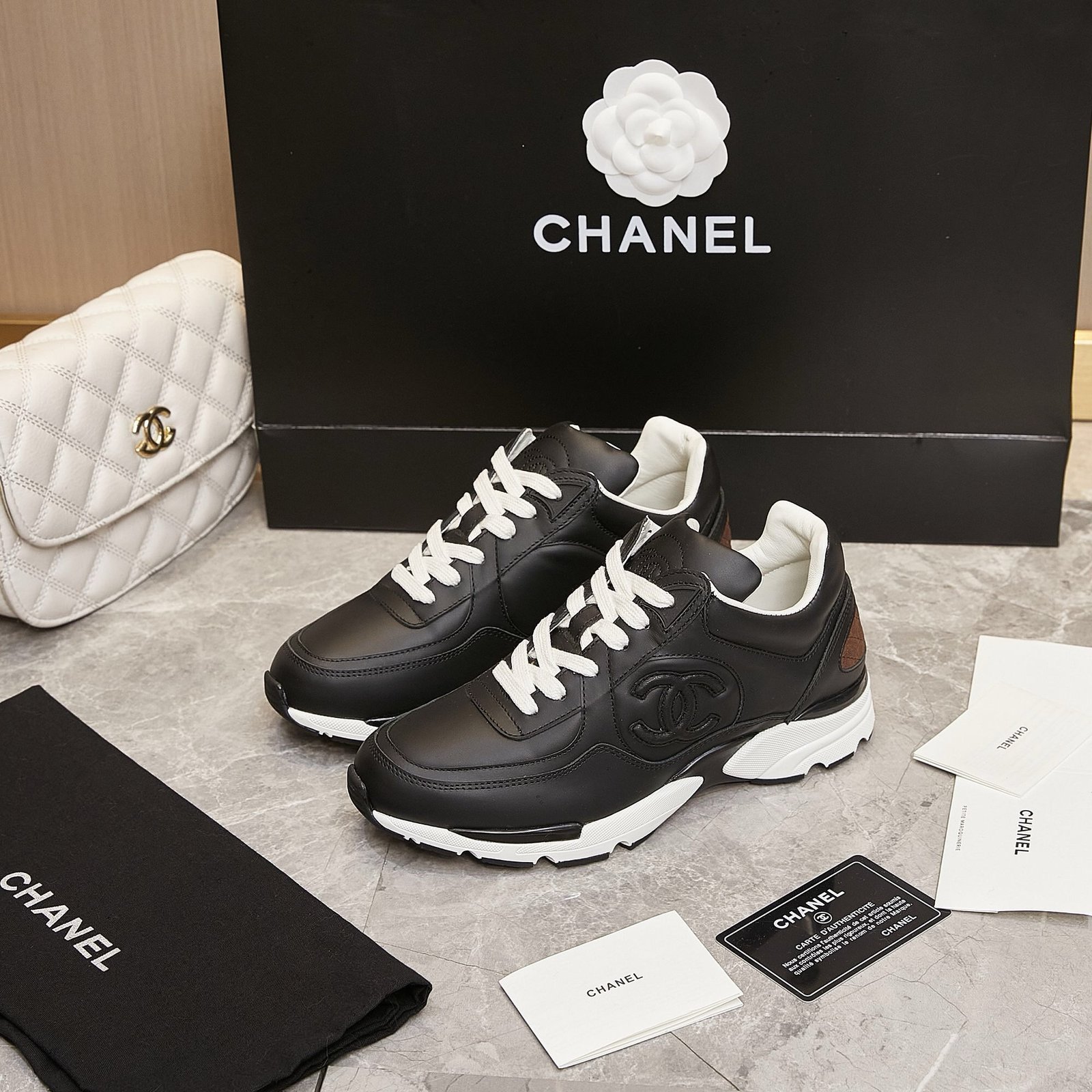 Chanel Low Top CC Trainer Black Leather - Afbeelding 3