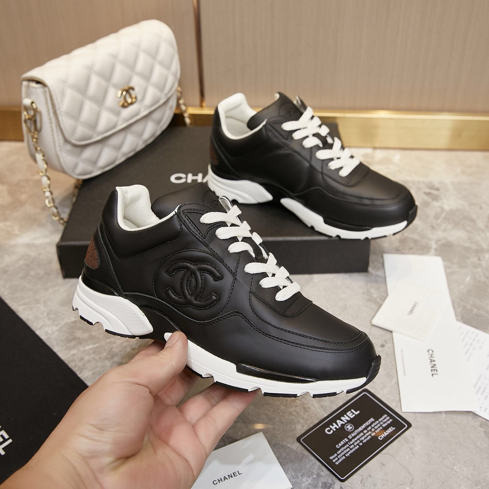 Chanel Low Top CC Trainer Black Leather - Afbeelding 4