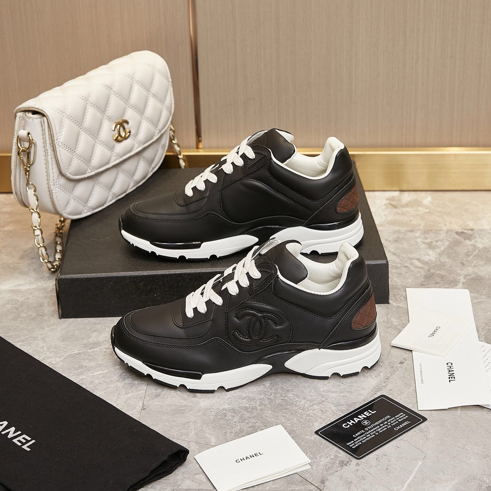 Chanel Low Top CC Trainer Black Leather - Afbeelding 5