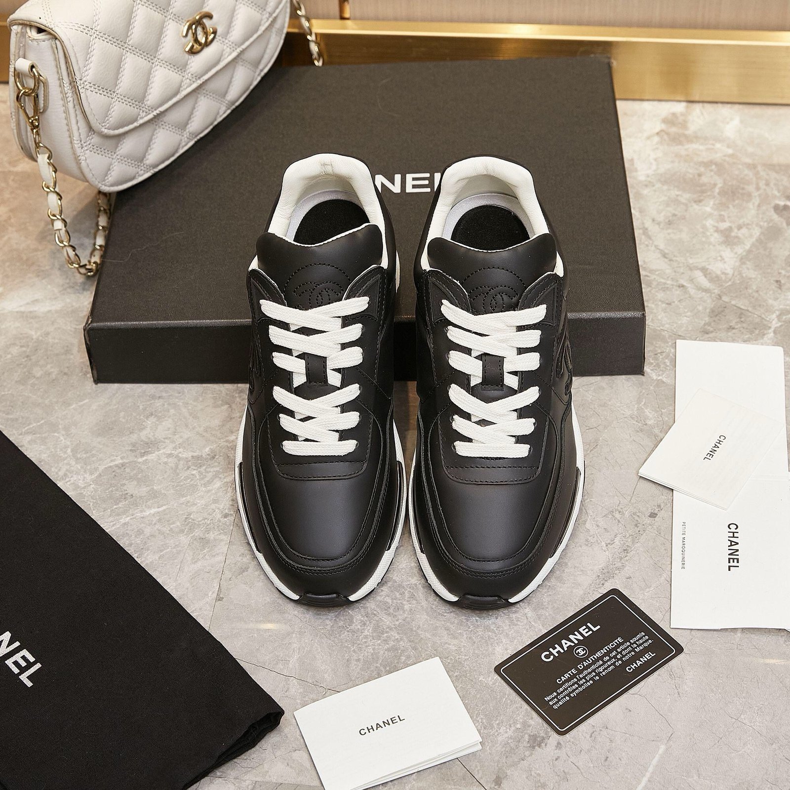 Chanel Low Top CC Trainer Black Leather - Afbeelding 6