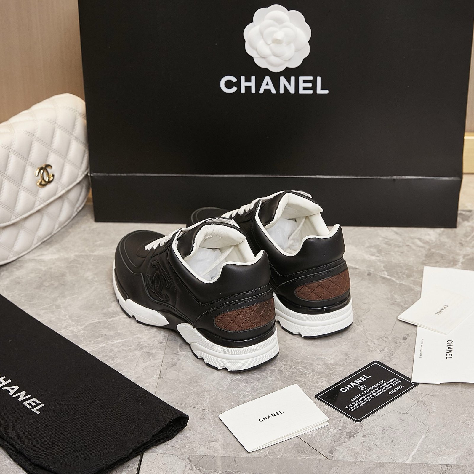 Chanel Low Top CC Trainer Black Leather - Afbeelding 7