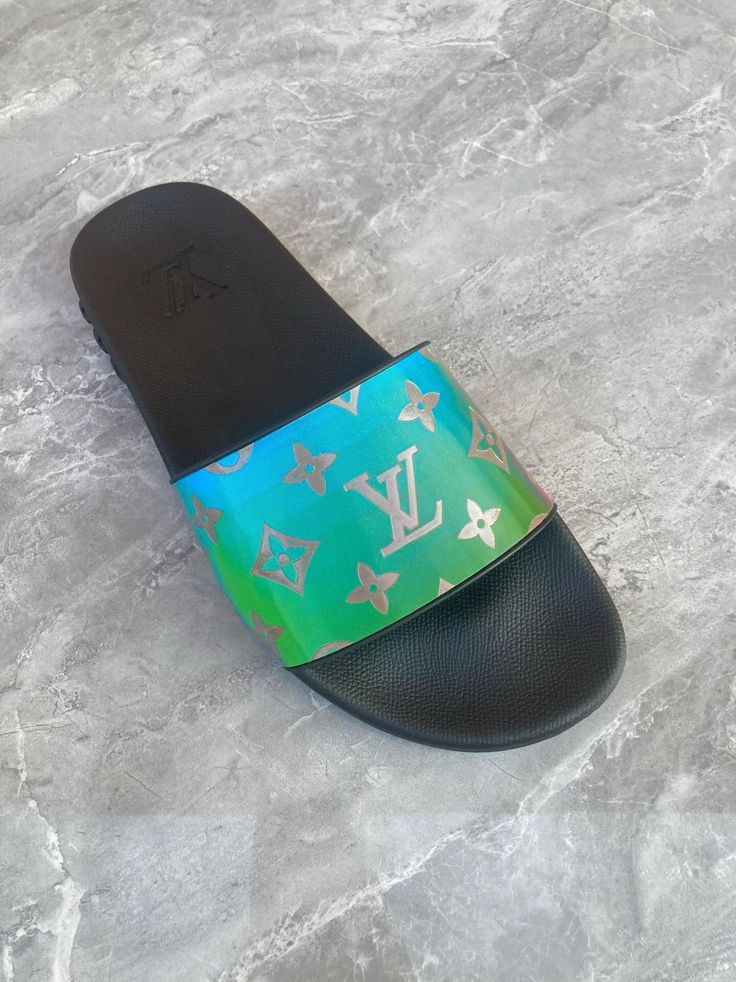 Louis Vuitton Multicolor Iridescent Monogram Slides - Afbeelding 8