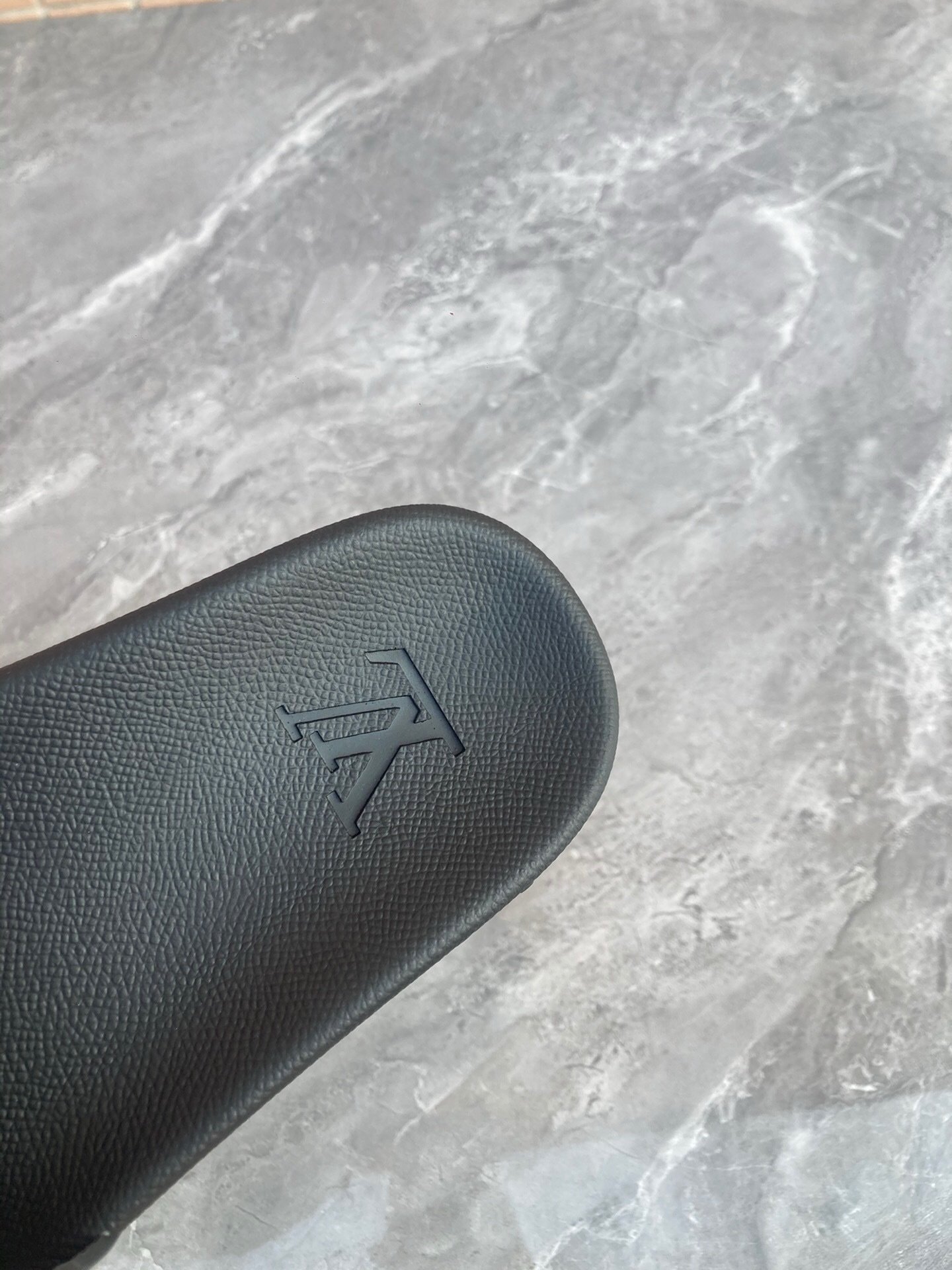 Louis Vuitton Multicolor Iridescent Monogram Slides - Afbeelding 10