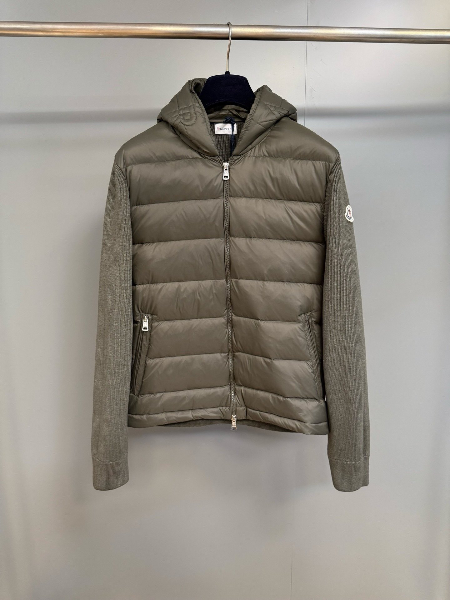 Moncler Padded Wool Knit Zip Up Jacket In Green - Afbeelding 2