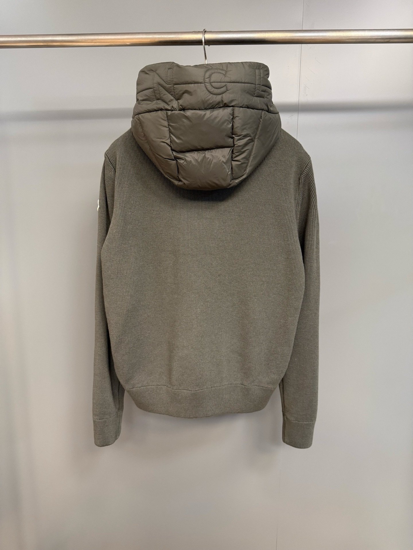 Moncler Padded Wool Knit Zip Up Jacket In Green - Afbeelding 3
