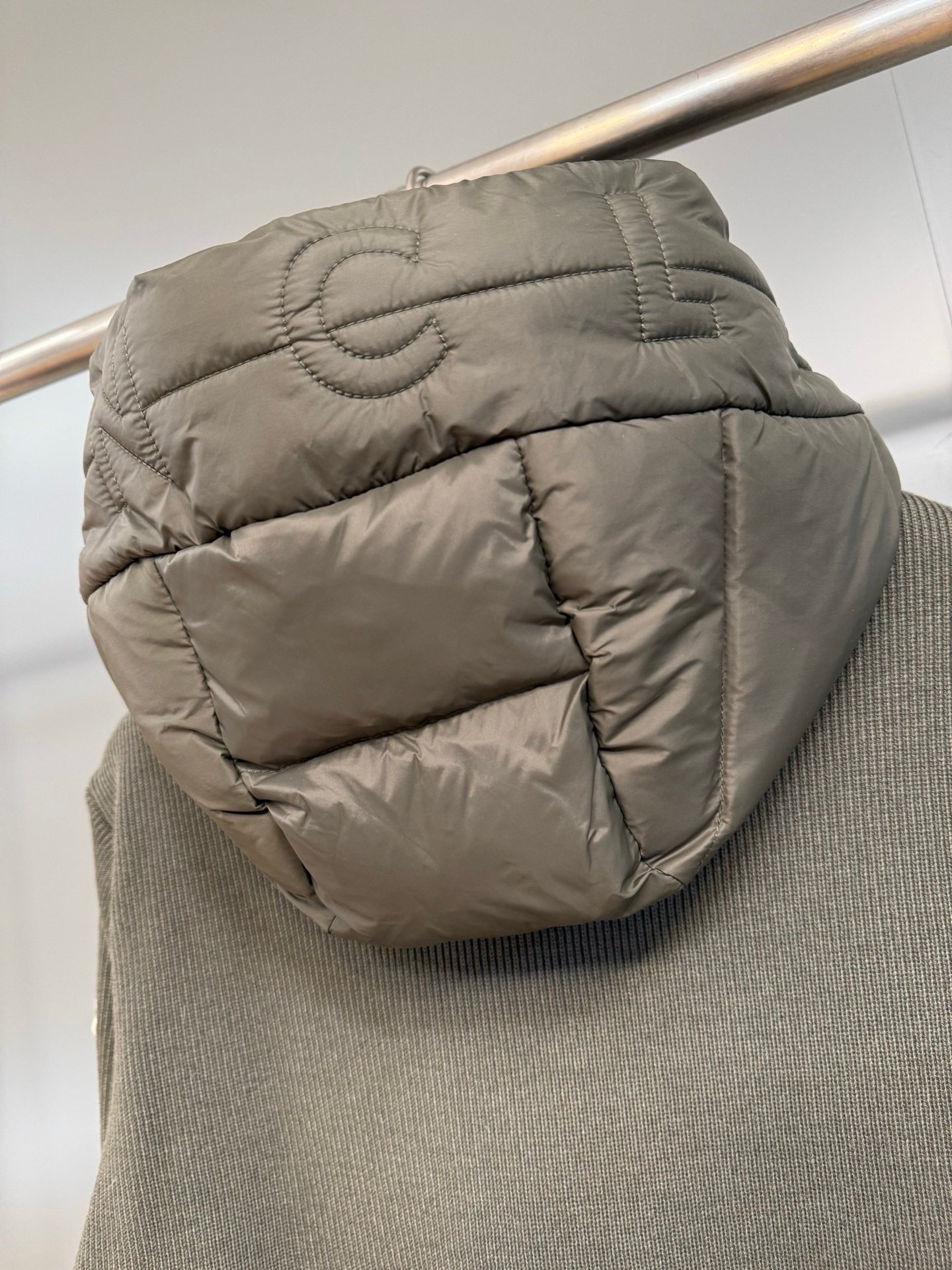 Moncler Padded Wool Knit Zip Up Jacket In Green - Afbeelding 6