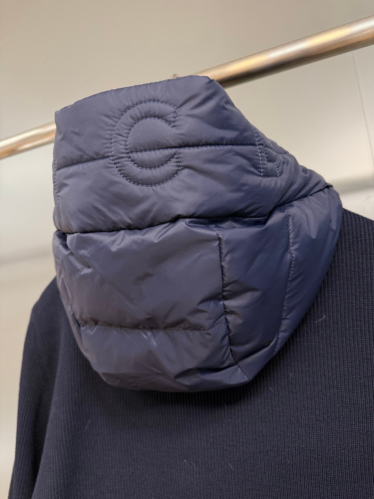 Moncler Padded Wool Knit Zip Up Jacket In Blue - Afbeelding 5
