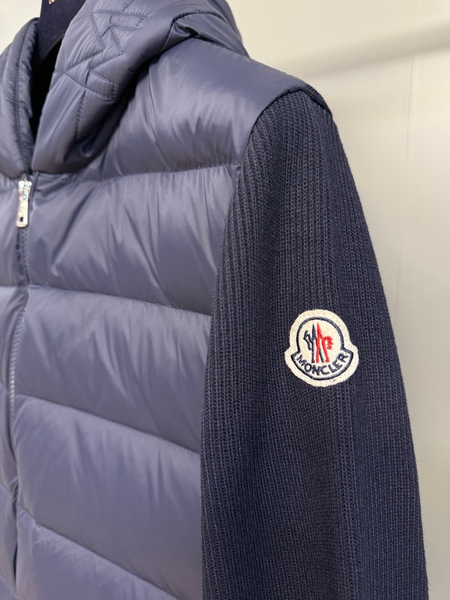 Moncler Padded Wool Knit Zip Up Jacket In Blue - Afbeelding 3
