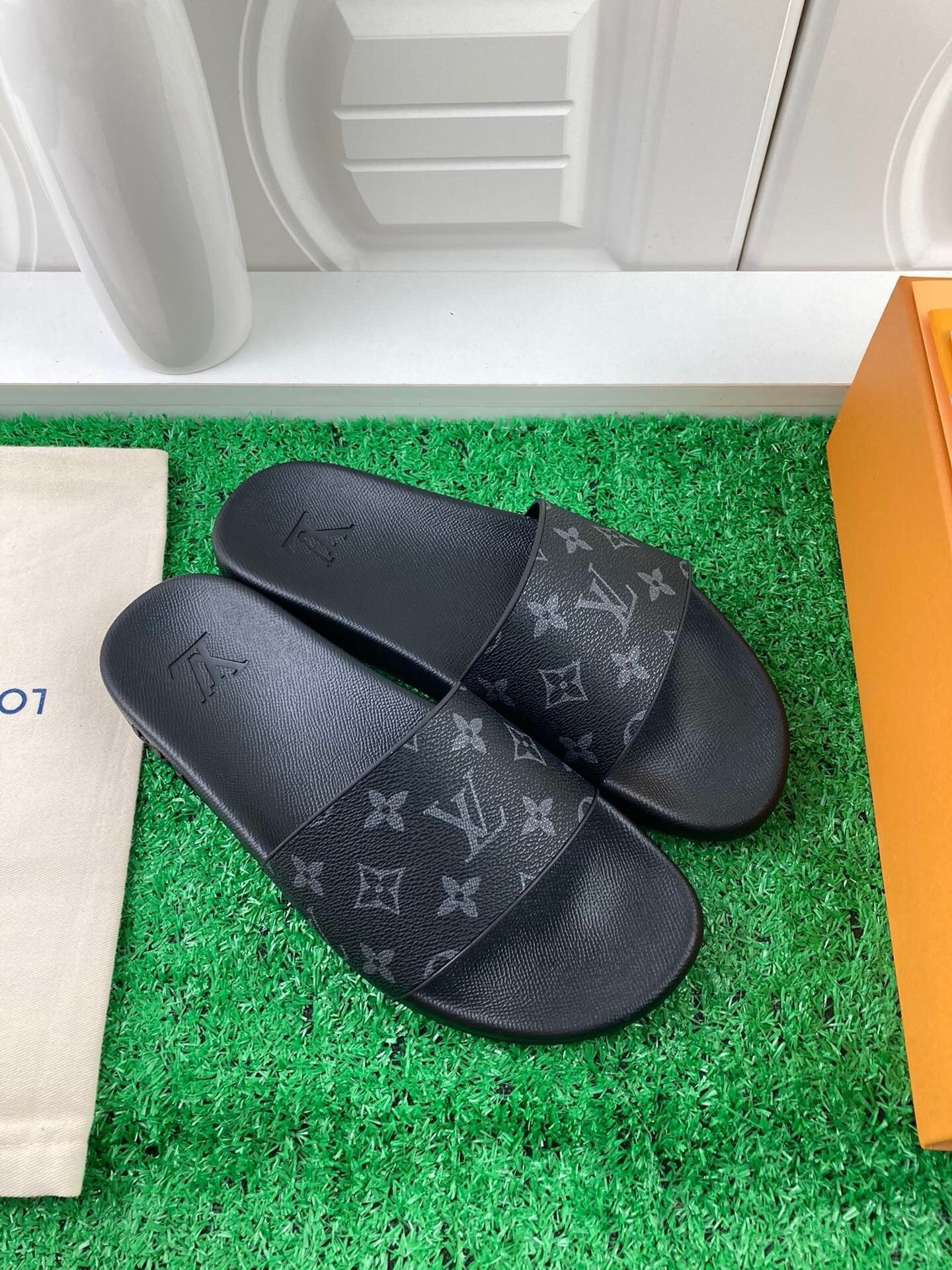 Louis Vuitton Waterfront Mule Monogram Eclipse - Afbeelding 4