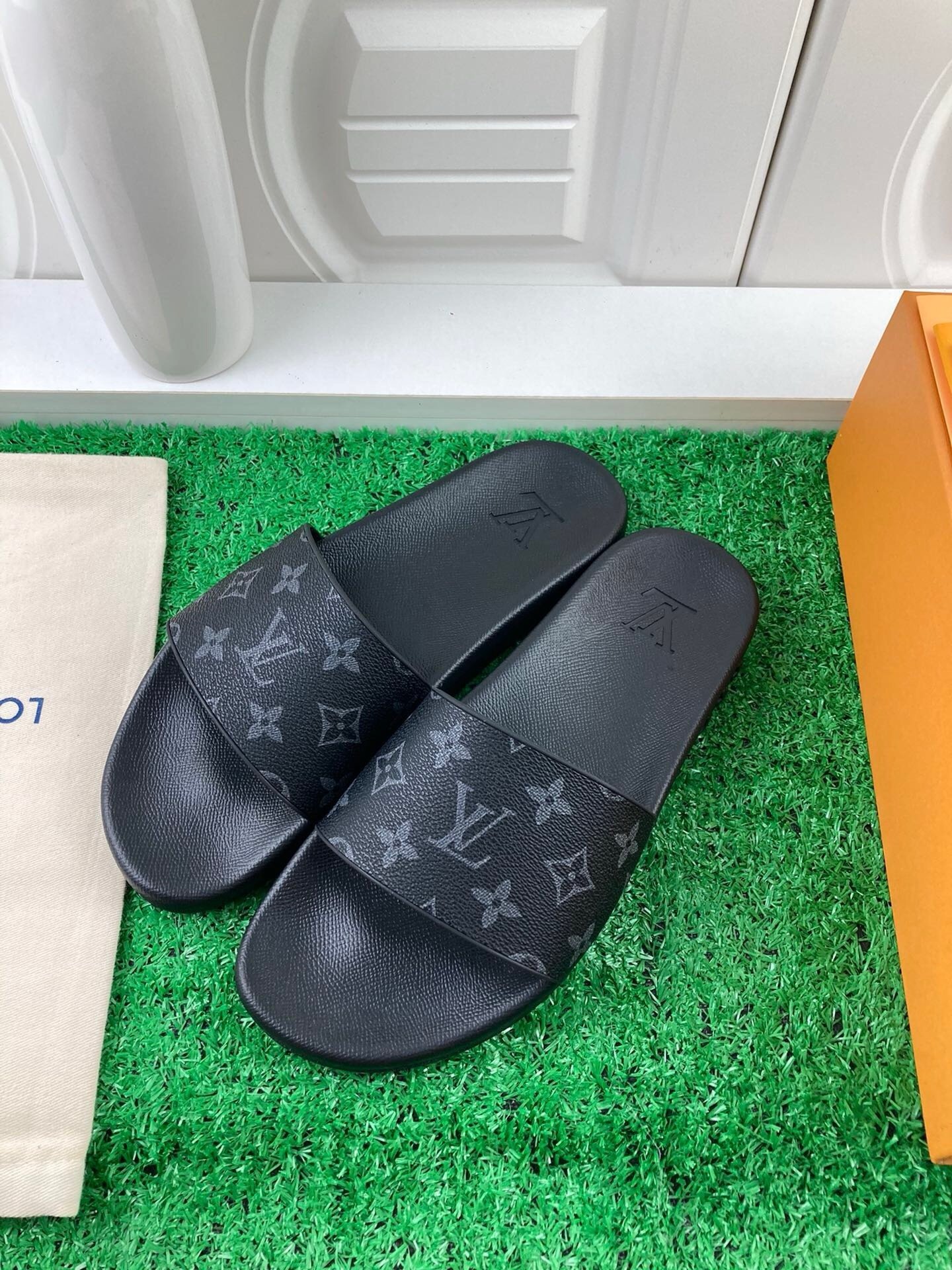 Louis Vuitton Waterfront Mule Monogram Eclipse - Afbeelding 5