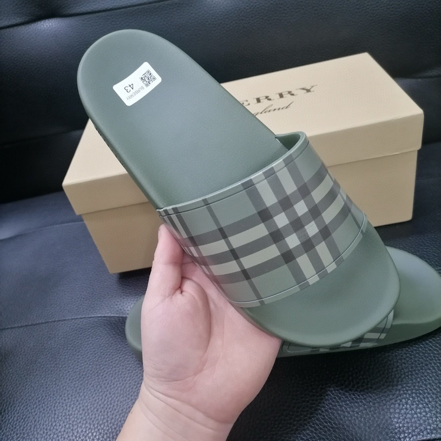 Burberry Embossed Logo Slides Military Green - Afbeelding 2