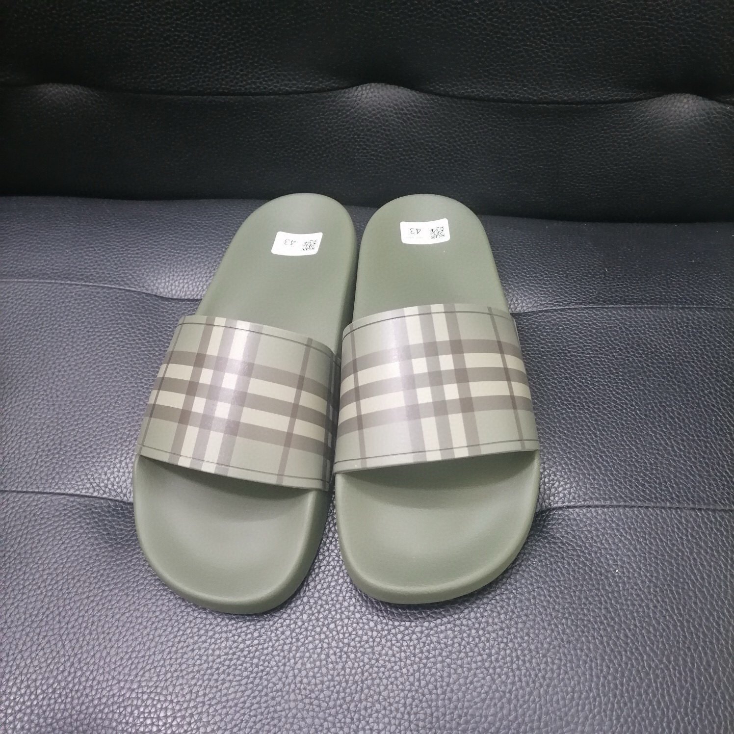 Burberry Embossed Logo Slides Military Green - Afbeelding 3