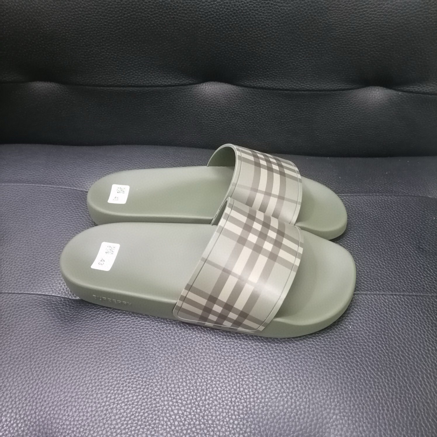 Burberry Embossed Logo Slides Military Green - Afbeelding 4