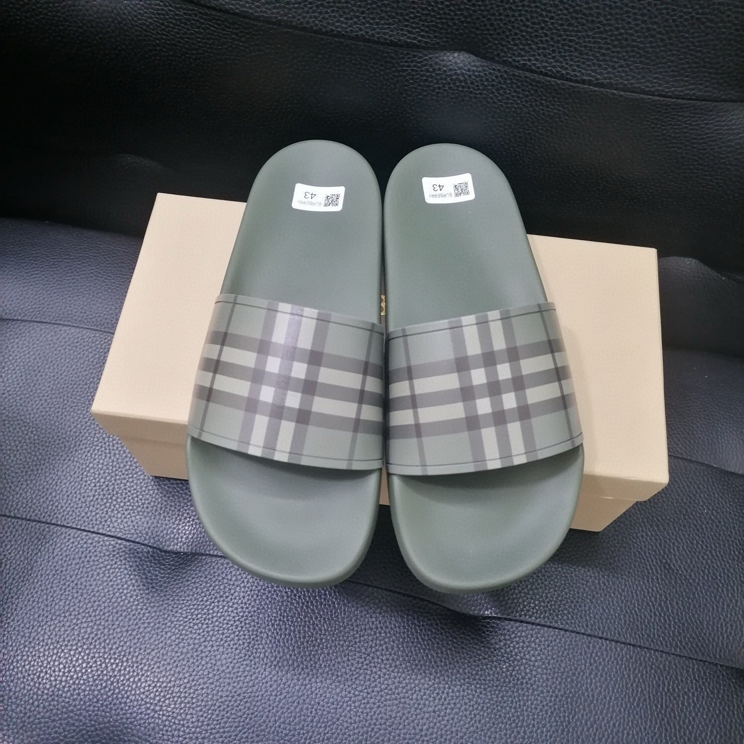 Burberry Embossed Logo Slides Military Green - Afbeelding 6
