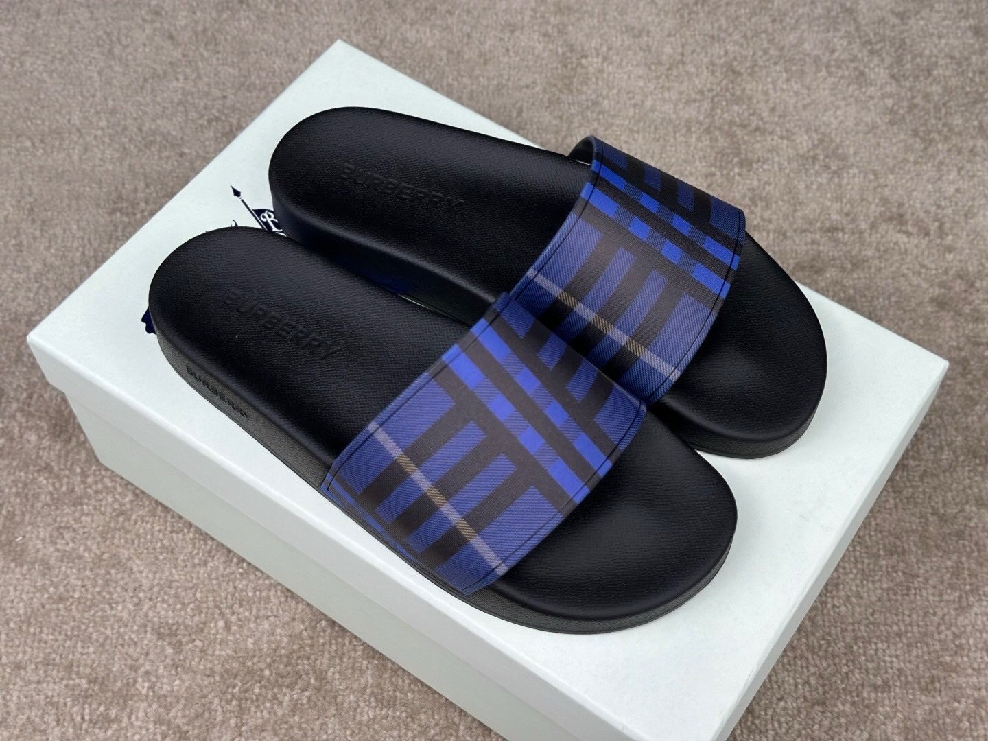 Burberry Embossed Logo Slides Navy Blue - Afbeelding 2