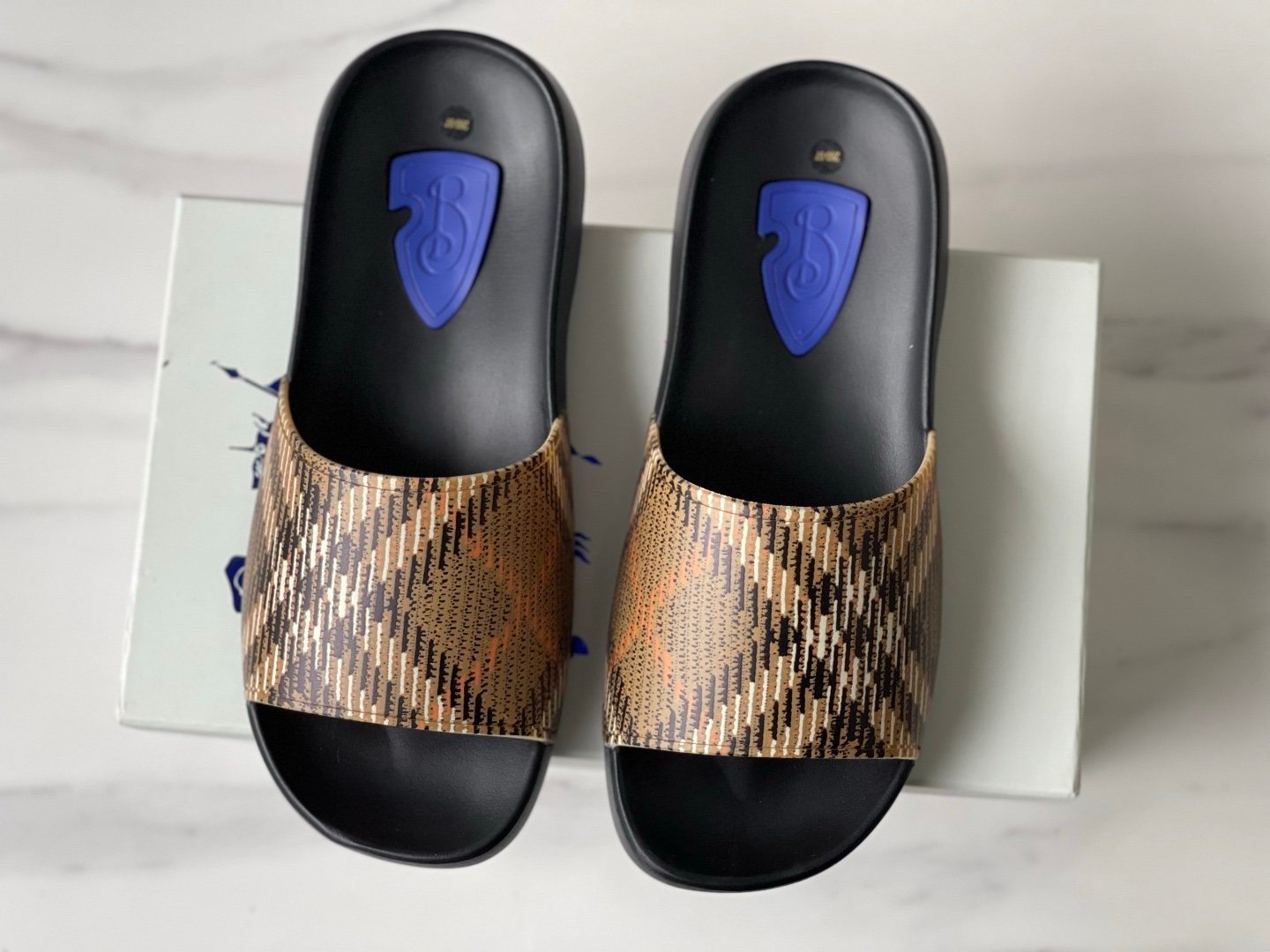 Burberry Embossed Check Dive Slides Beige/Black - Afbeelding 2
