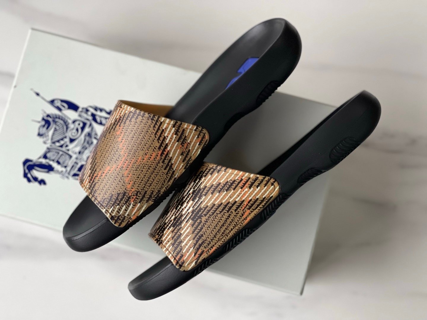 Burberry Embossed Check Dive Slides Beige/Black - Afbeelding 3