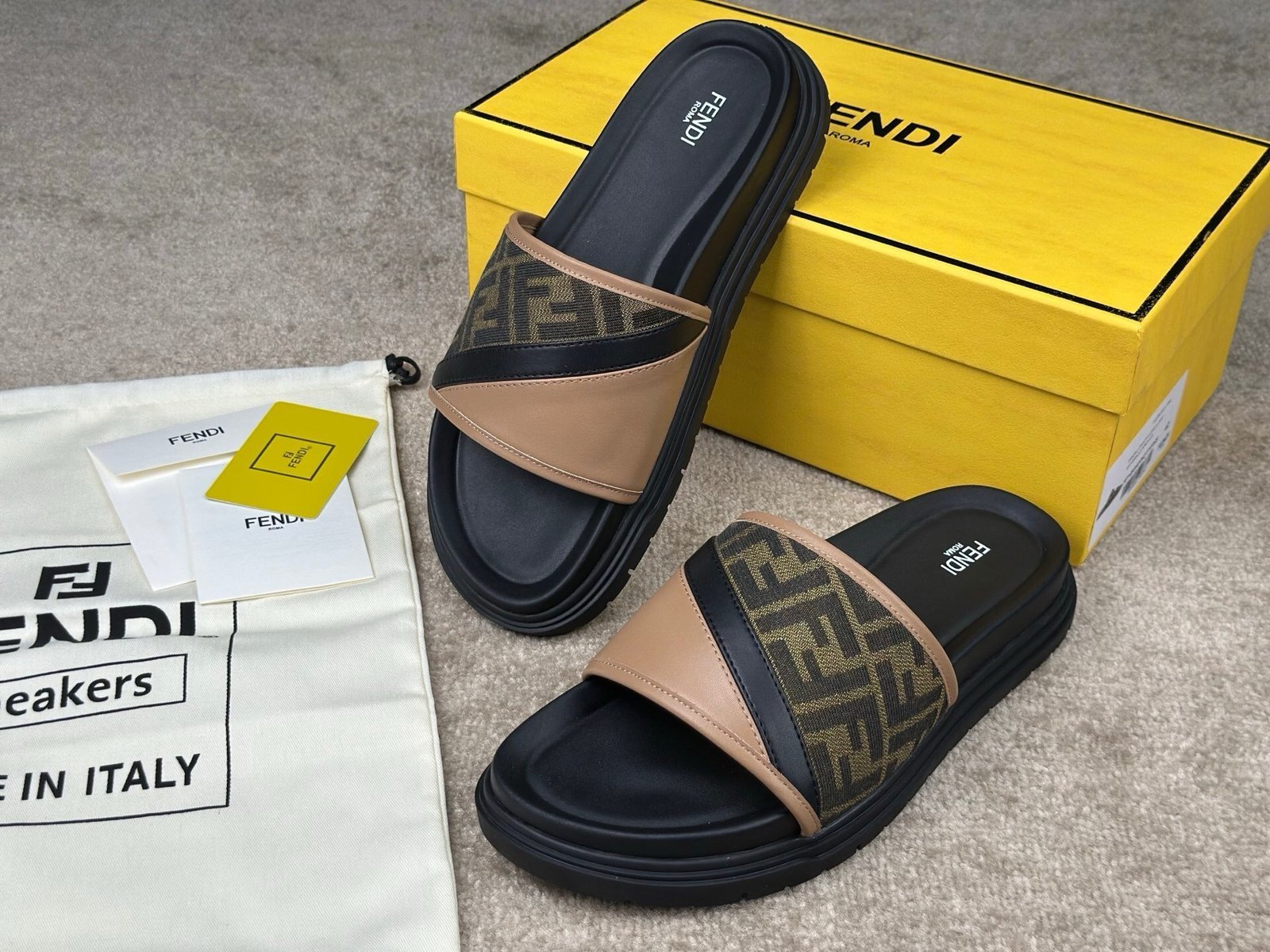 Fendi FF Diagnosal Slides In Brown/Black - Afbeelding 2